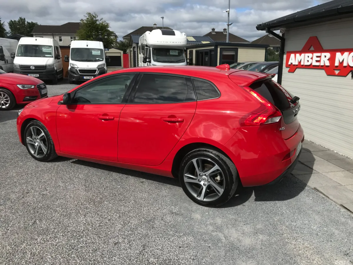 Volvo V40 Hatchback, Diesel, 2018, Red