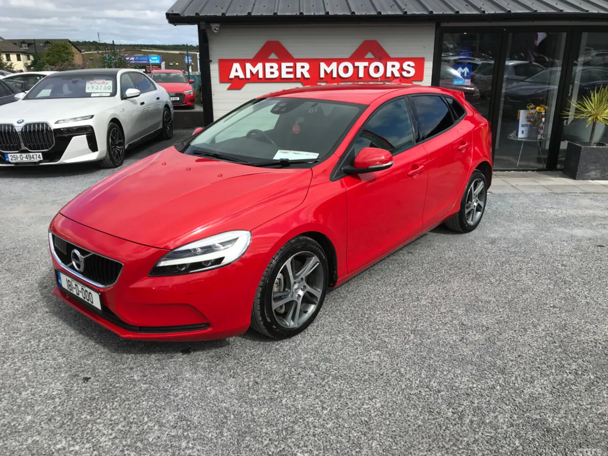 Volvo V40 Hatchback, Diesel, 2018, Red
