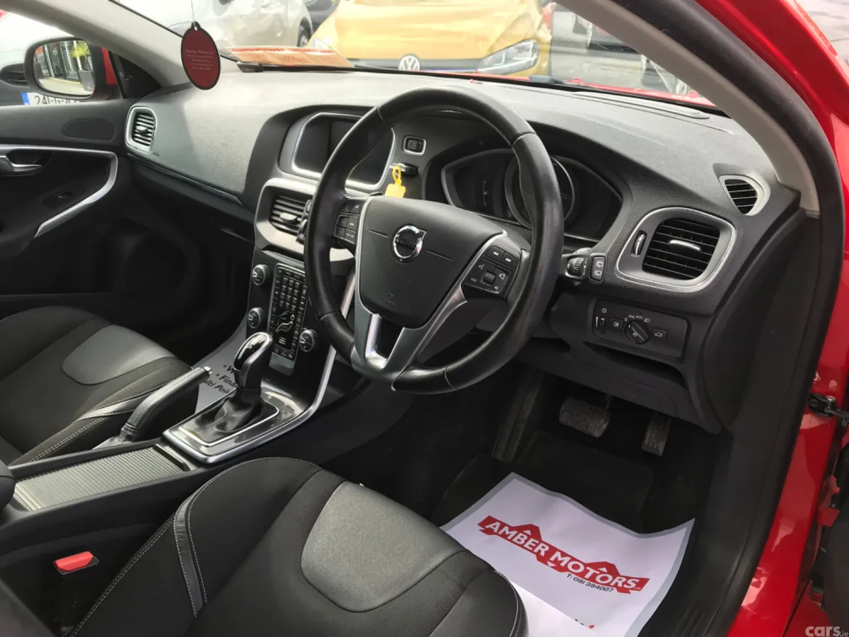 Volvo V40 Hatchback, Diesel, 2018, Red
