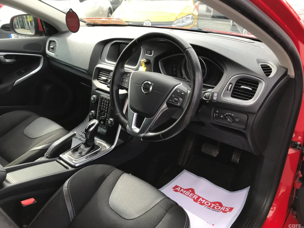Volvo V40 Hatchback, Diesel, 2018, Red