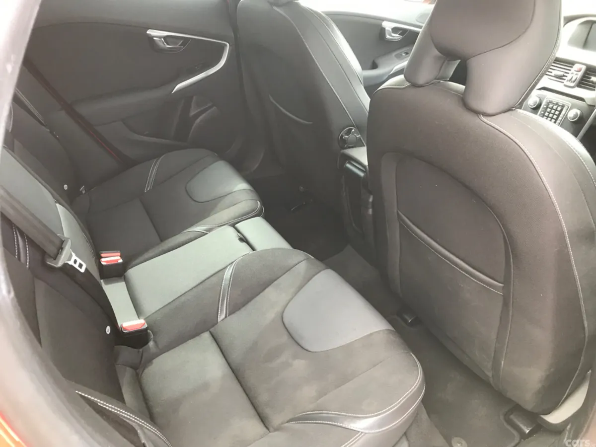 Volvo V40 Hatchback, Diesel, 2018, Red