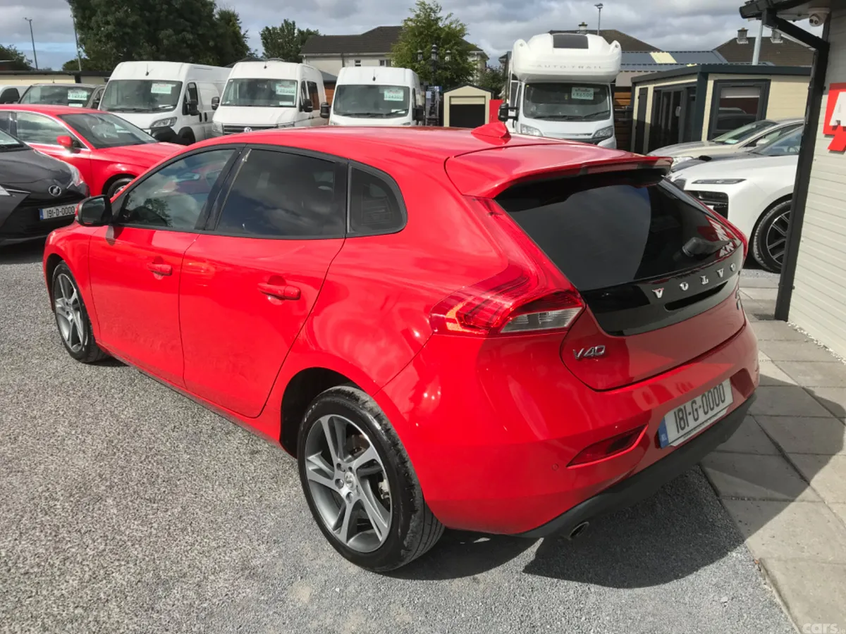 Volvo V40 Hatchback, Diesel, 2018, Red