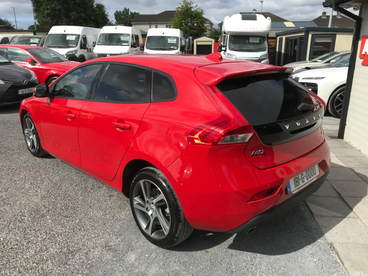 Volvo V40 Hatchback, Diesel, 2018, Red