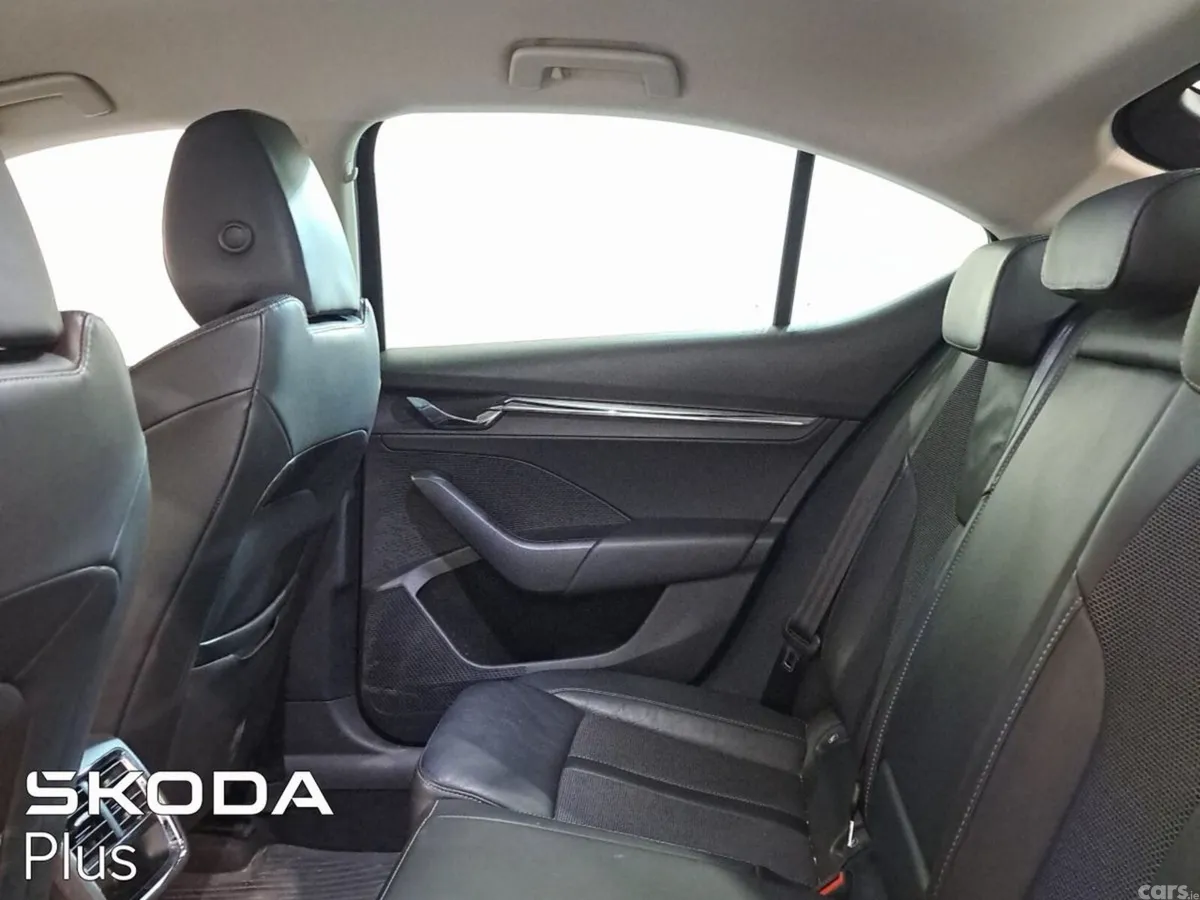 Skoda Octavia Saloon, Diesel, 2023, Blue