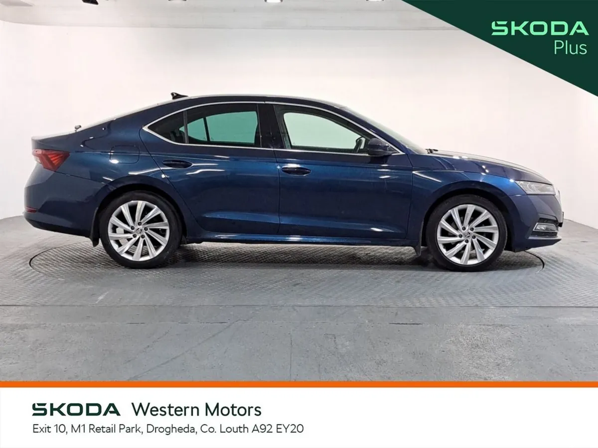 Skoda Octavia Saloon, Diesel, 2023, Blue