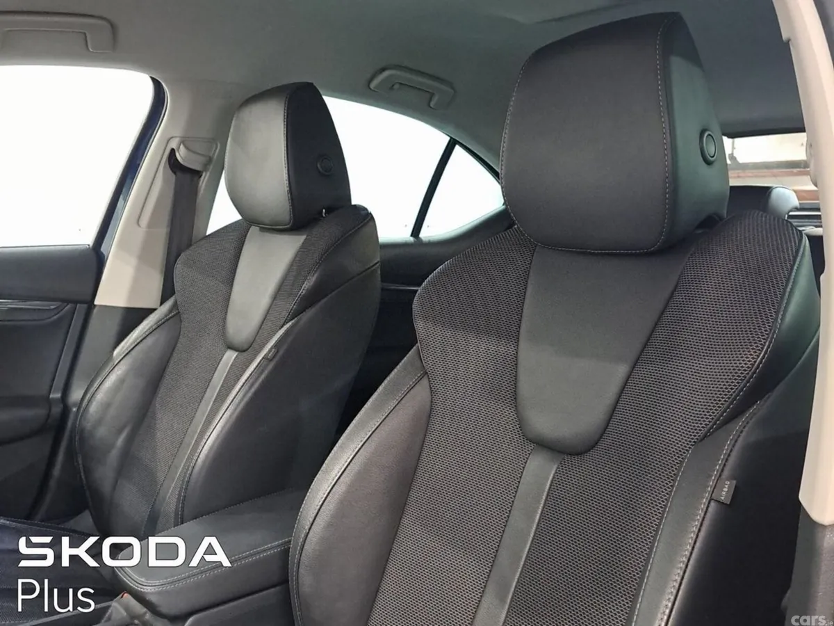 Skoda Octavia Saloon, Diesel, 2023, Blue