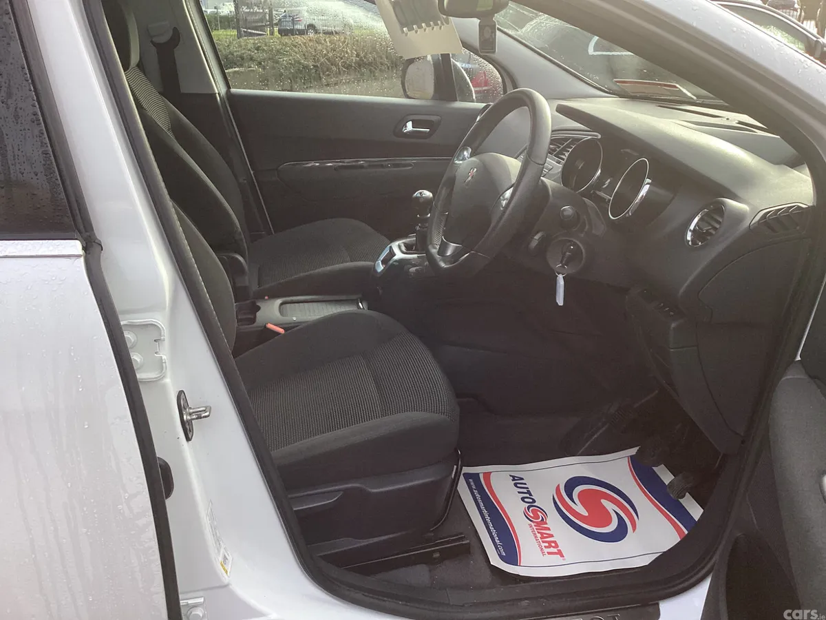 Peugeot 5008 MPV, Diesel, 2014, White