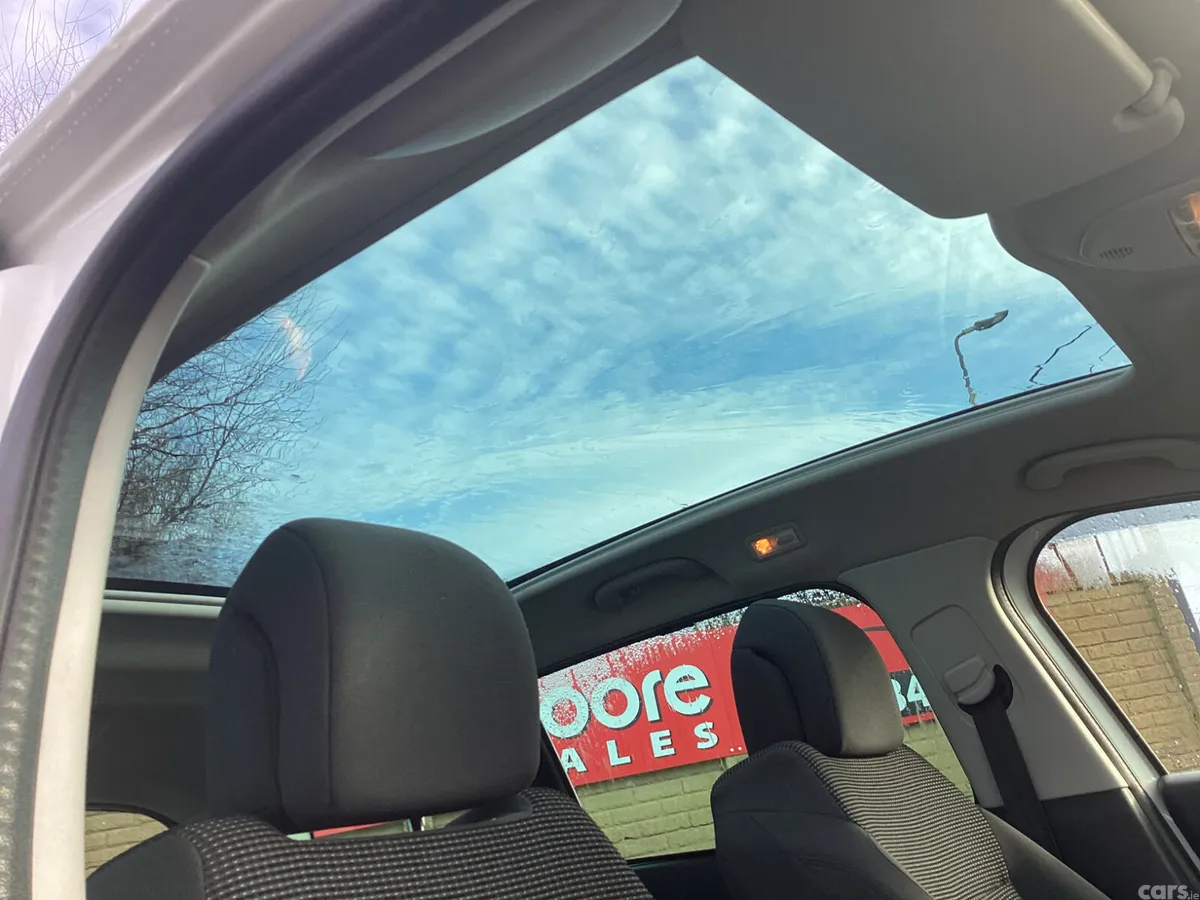 Peugeot 5008 MPV, Diesel, 2014, White
