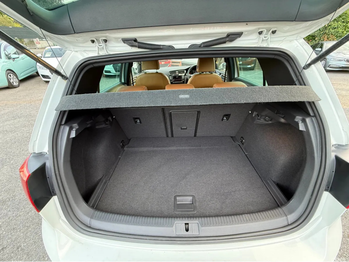 Volkswagen Golf Hatchback, Petrol, 2014, White