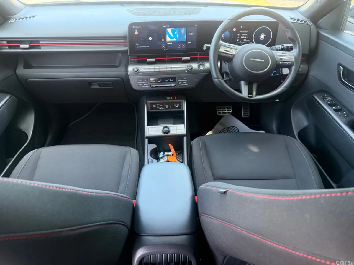 Hyundai KONA MPV, Petrol Hybrid, 2025, White