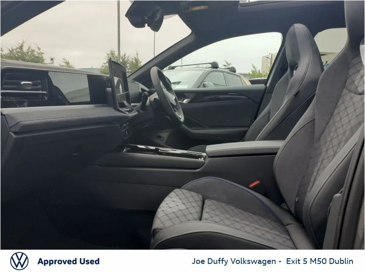Volkswagen Passat Estate, Diesel, 2026, Grey