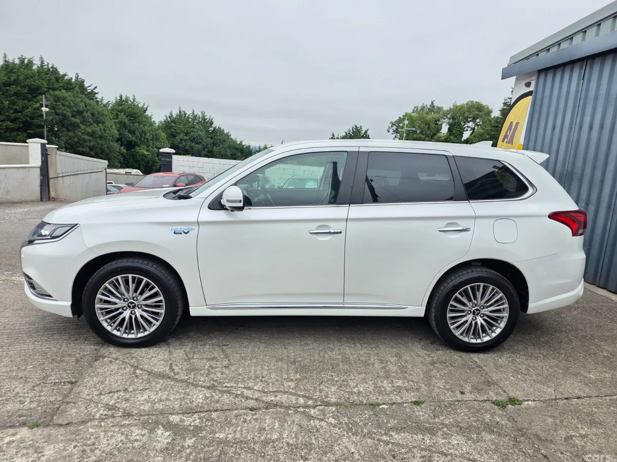 Mitsubishi Outlander SUV, Petrol Plug-in Hybrid, 2022, White