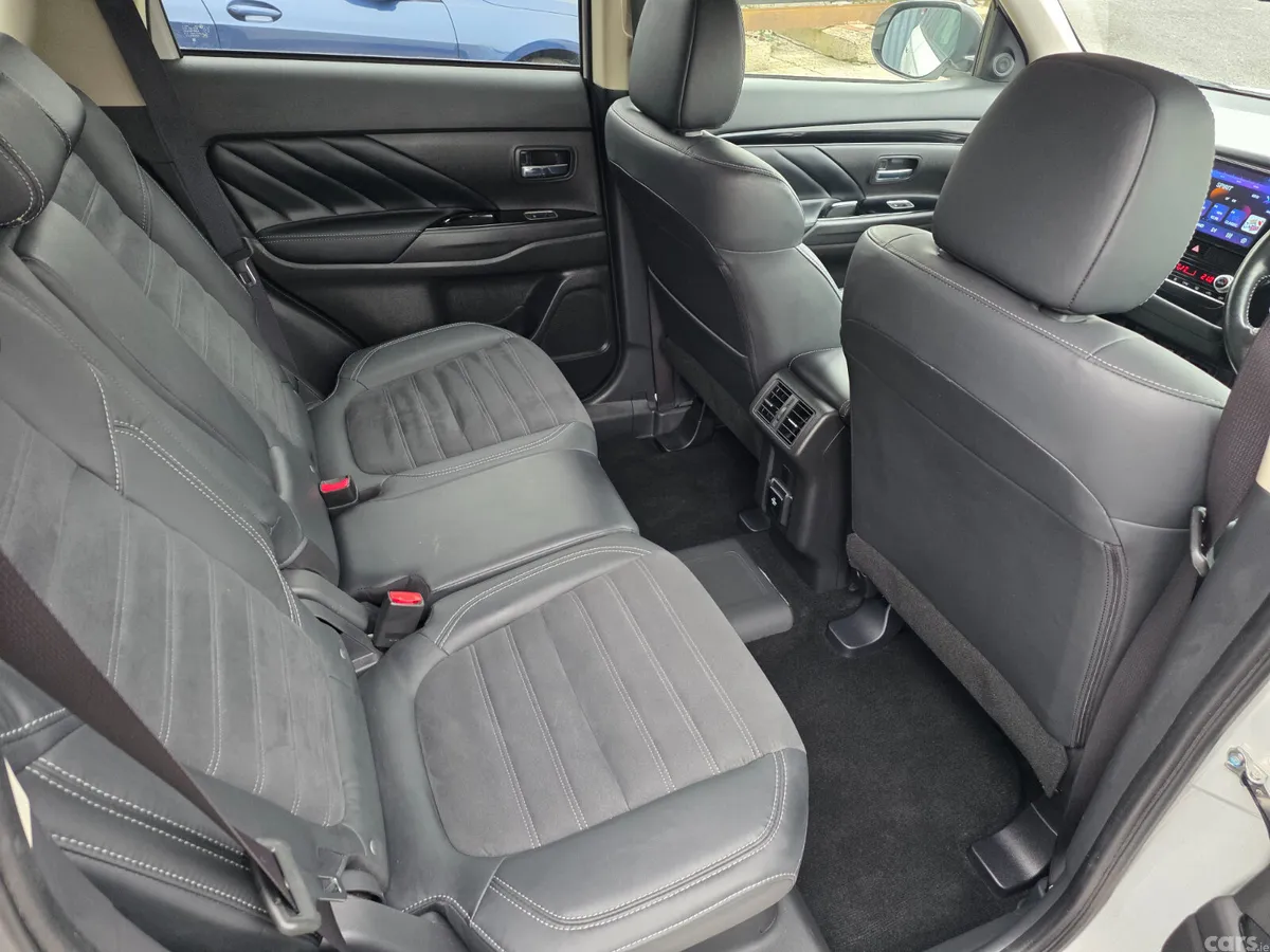 Mitsubishi Outlander SUV, Petrol Plug-in Hybrid, 2022, White