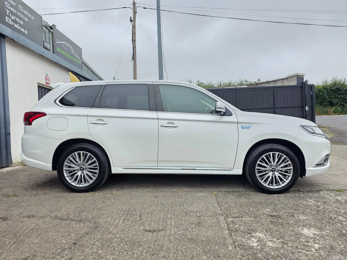 Mitsubishi Outlander SUV, Petrol Plug-in Hybrid, 2022, White