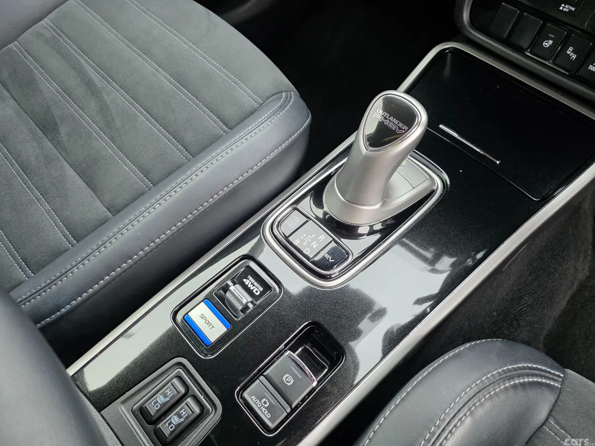 Mitsubishi Outlander SUV, Petrol Plug-in Hybrid, 2022, White