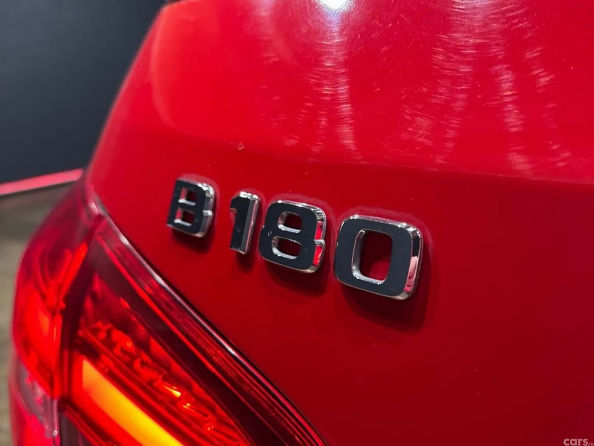Mercedes-Benz B-Class Hatchback, Petrol, 2017, Red