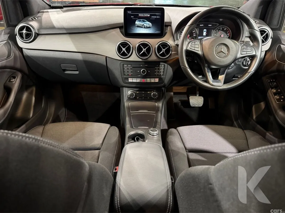 Mercedes-Benz B-Class Hatchback, Petrol, 2017, Red
