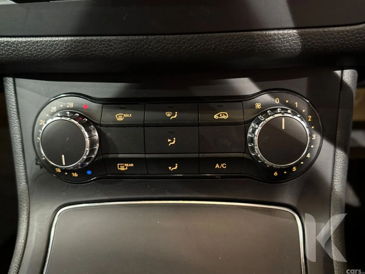 Mercedes-Benz B-Class Hatchback, Petrol, 2017, Red