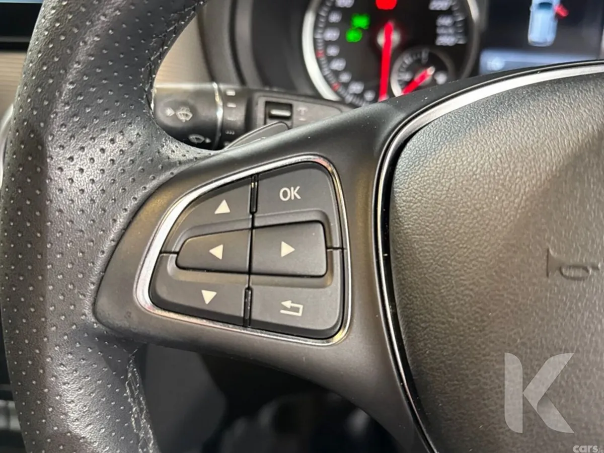 Mercedes-Benz B-Class Hatchback, Petrol, 2017, Red