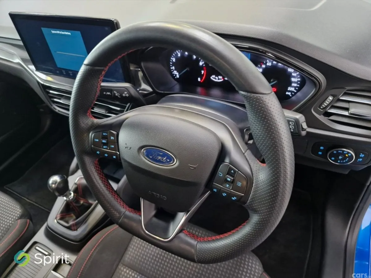 Ford Focus Hatchback, Petrol, 2022, Blue