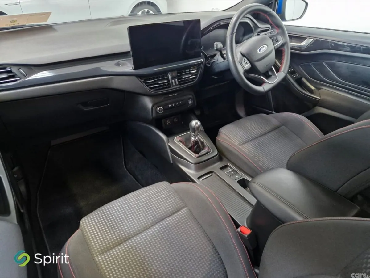 Ford Focus Hatchback, Petrol, 2022, Blue