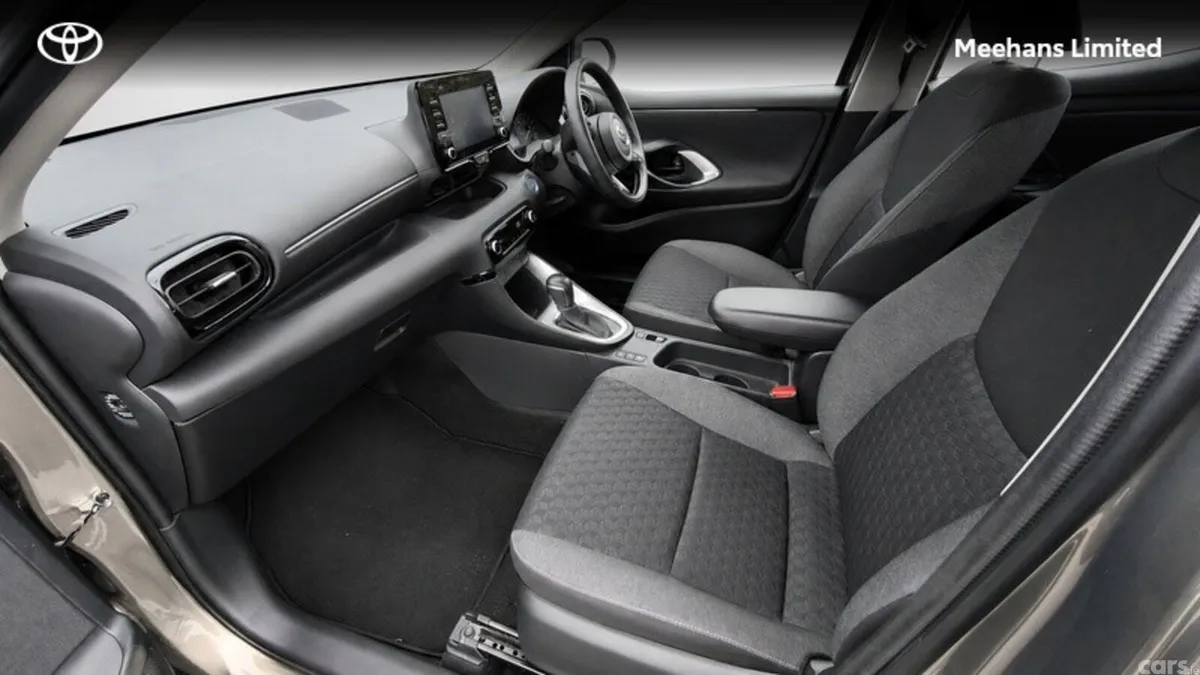 Toyota Yaris Hatchback, Petrol Hybrid, 2023, Bronze