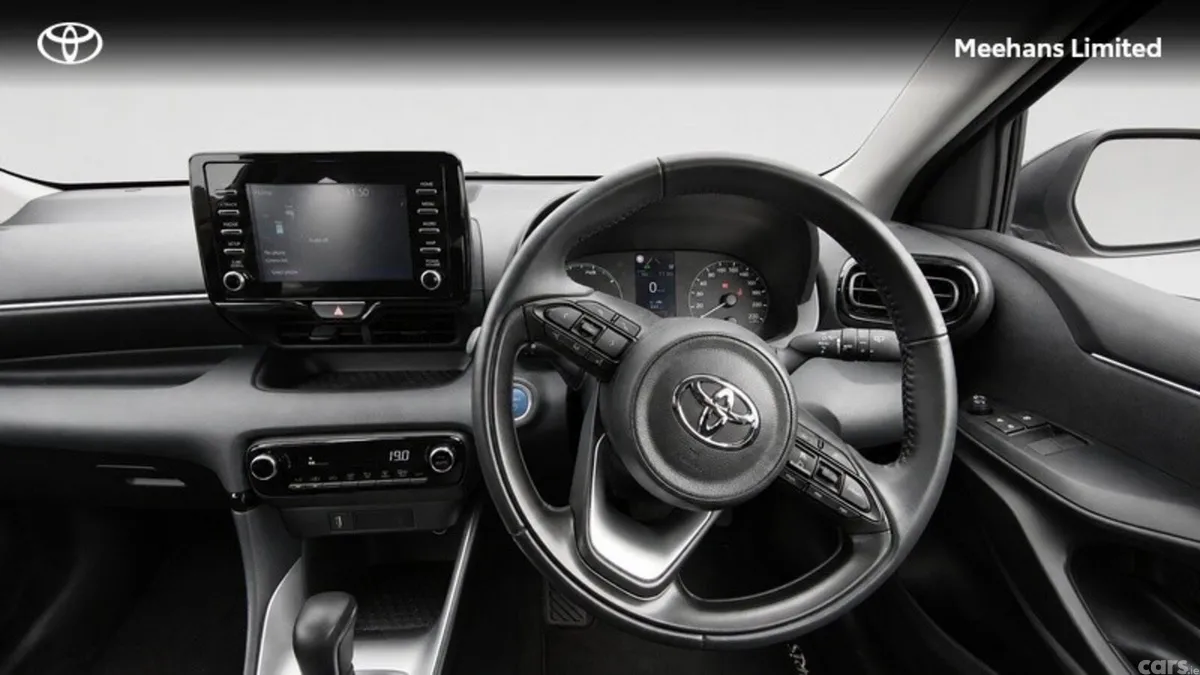 Toyota Yaris Hatchback, Petrol Hybrid, 2023, Bronze