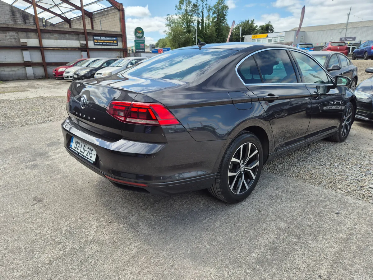 Volkswagen Passat Saloon, Diesel, 2019, Grey