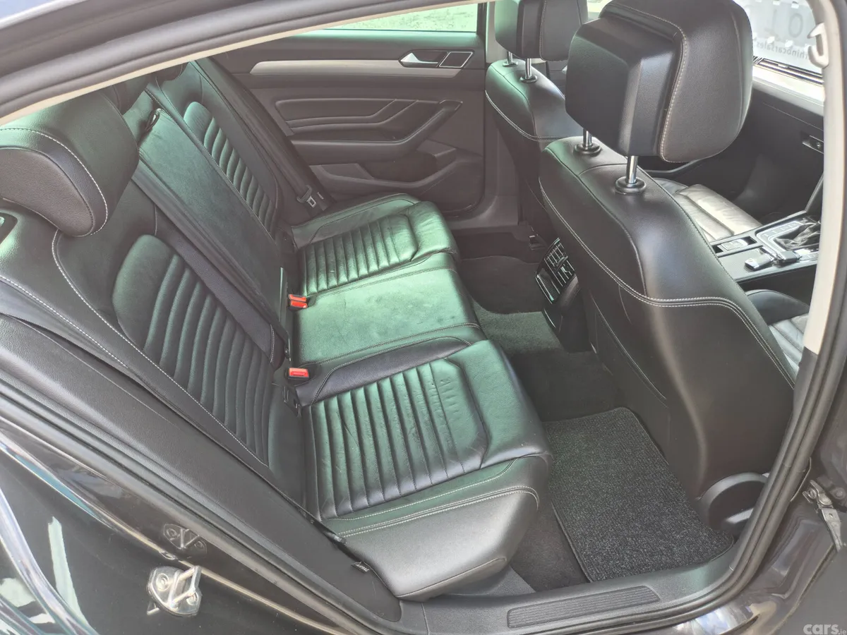 Volkswagen Passat Saloon, Diesel, 2019, Grey