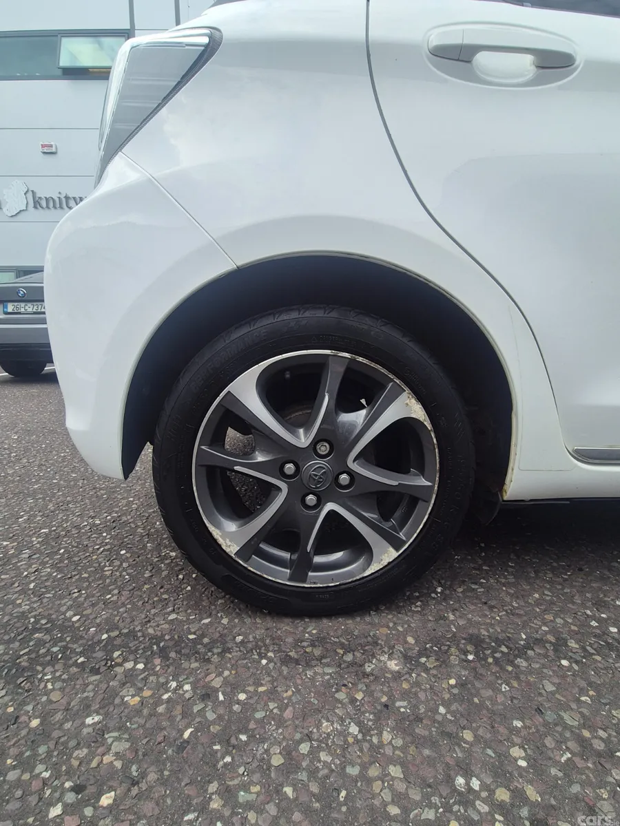 Toyota Yaris Hatchback, Petrol, 2014, White