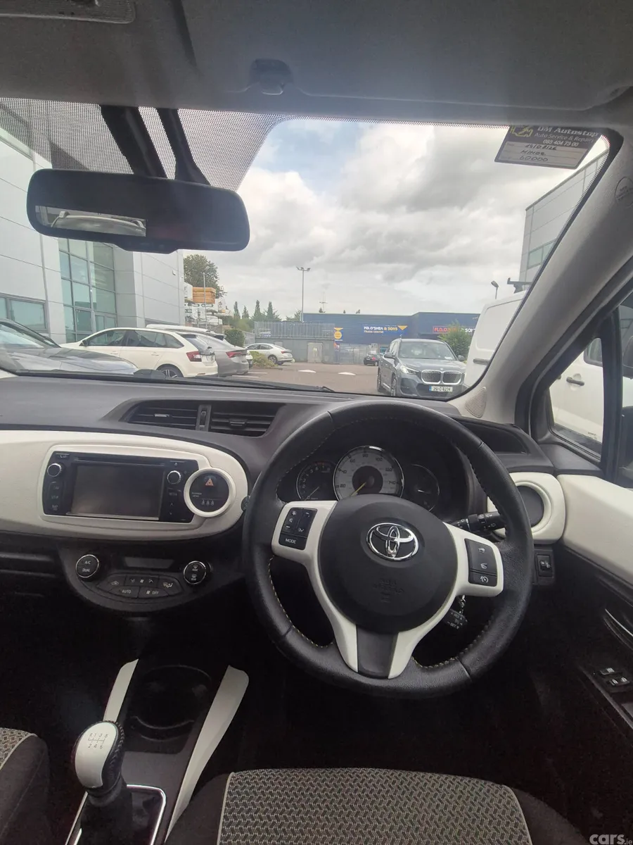Toyota Yaris Hatchback, Petrol, 2014, White
