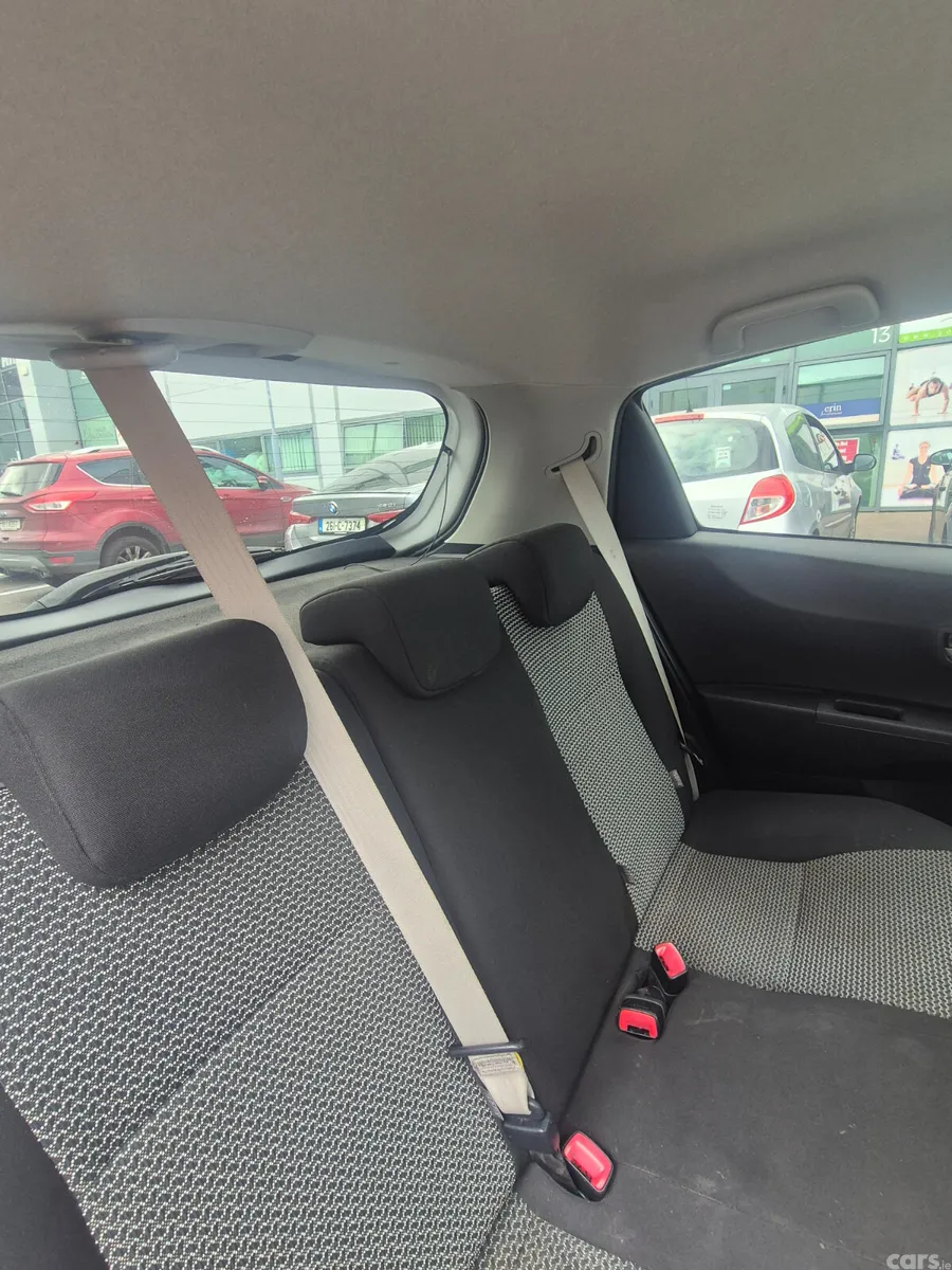 Toyota Yaris Hatchback, Petrol, 2014, White