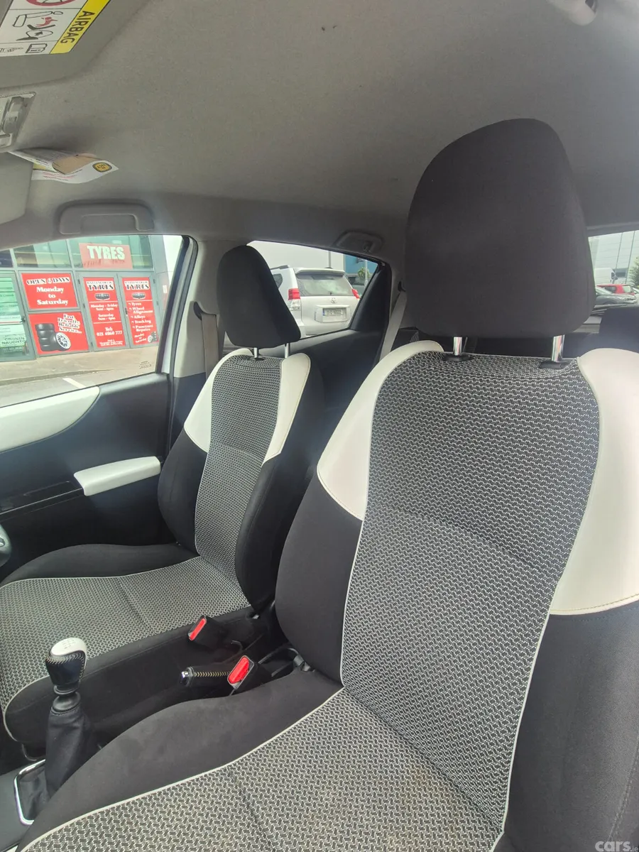 Toyota Yaris Hatchback, Petrol, 2014, White