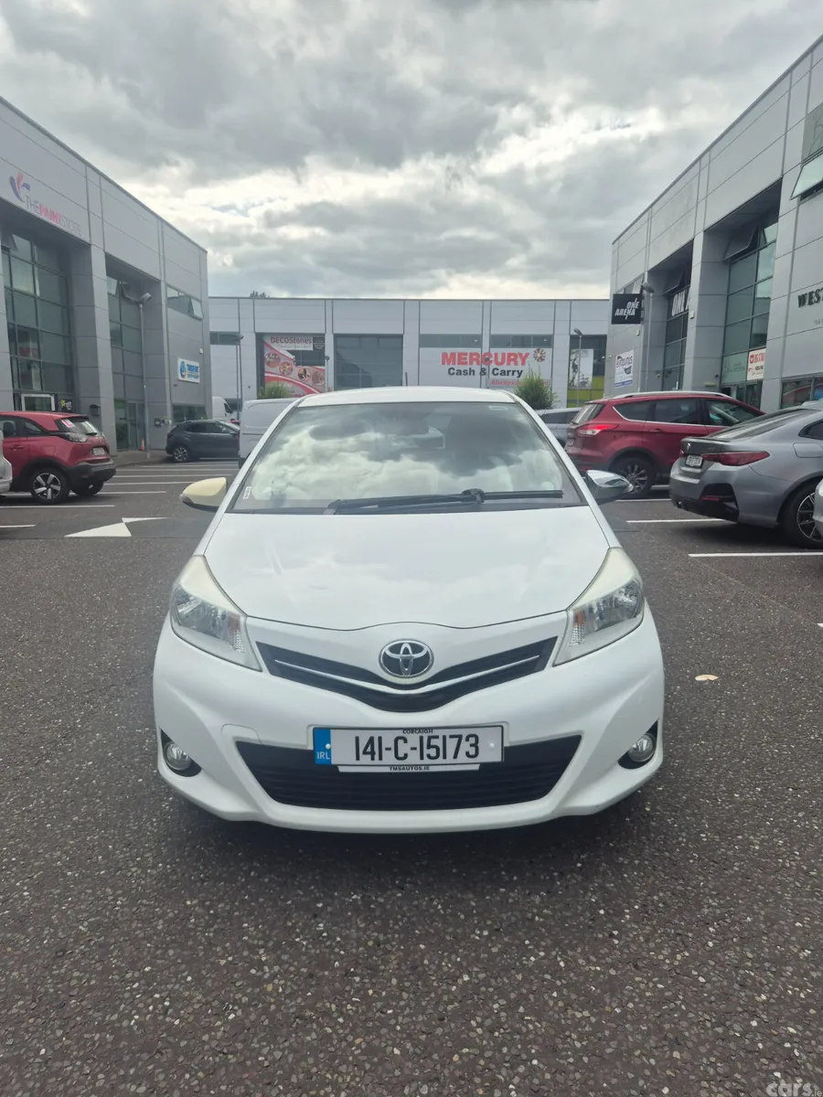 Toyota Yaris Hatchback, Petrol, 2014, White