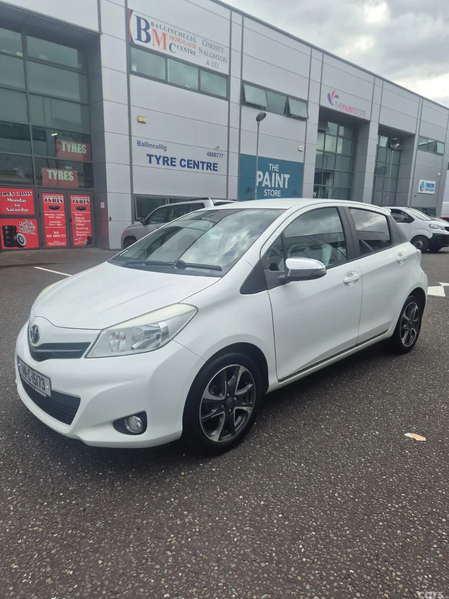 Toyota Yaris Hatchback, Petrol, 2014, White