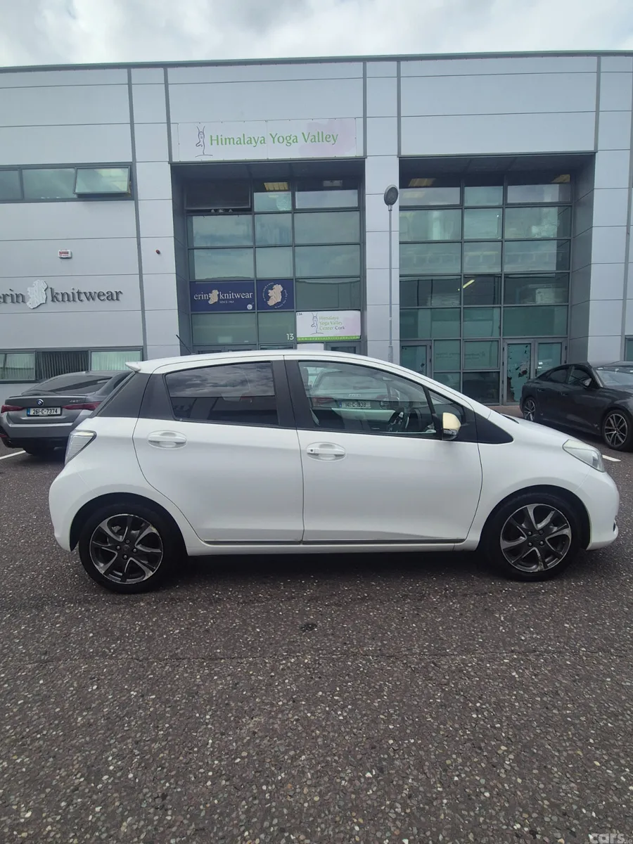 Toyota Yaris Hatchback, Petrol, 2014, White