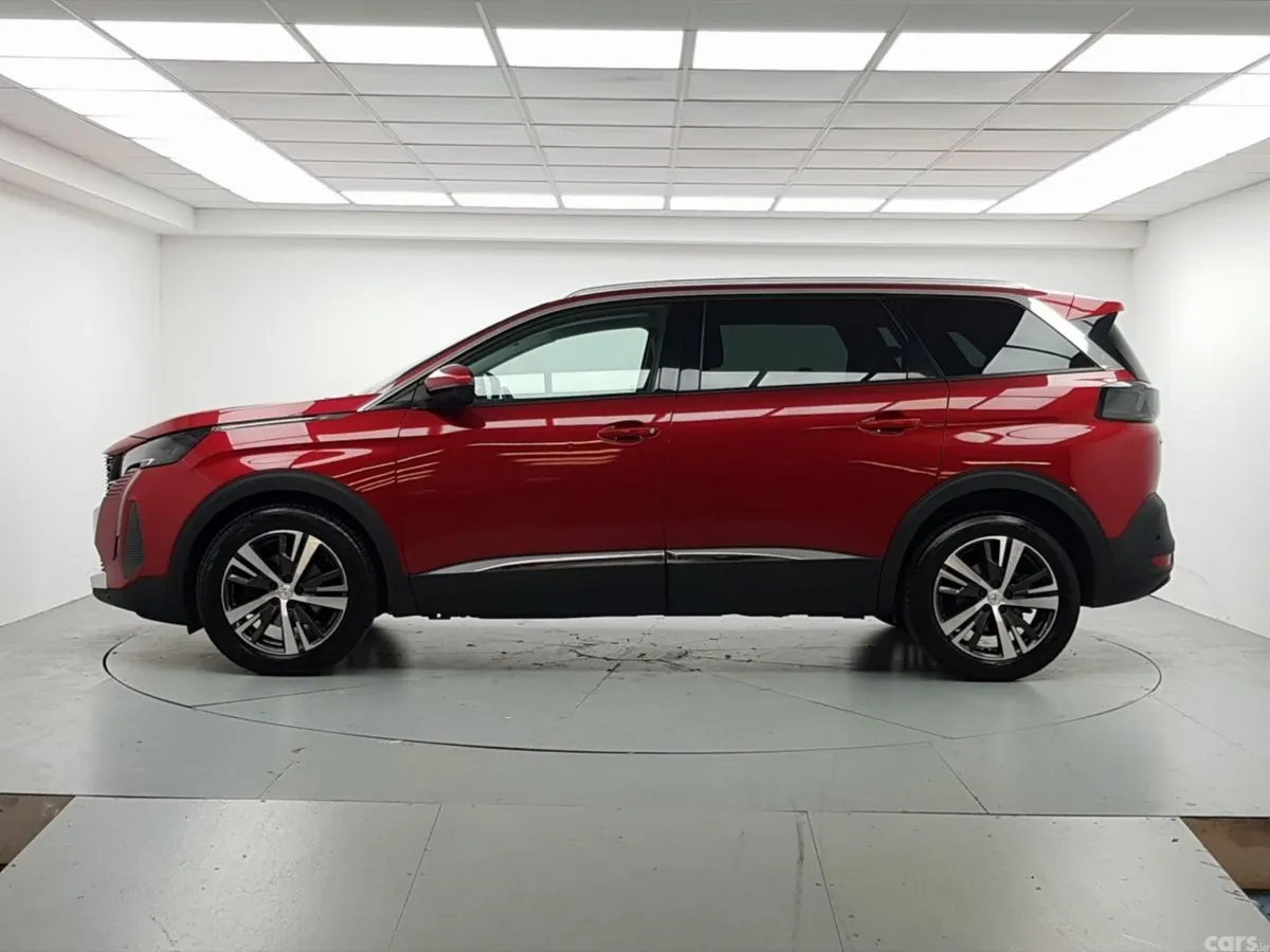 Peugeot 5008 MPV, Petrol, 2021, Red