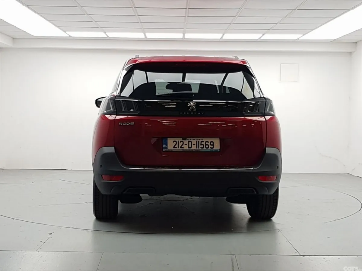 Peugeot 5008 MPV, Petrol, 2021, Red