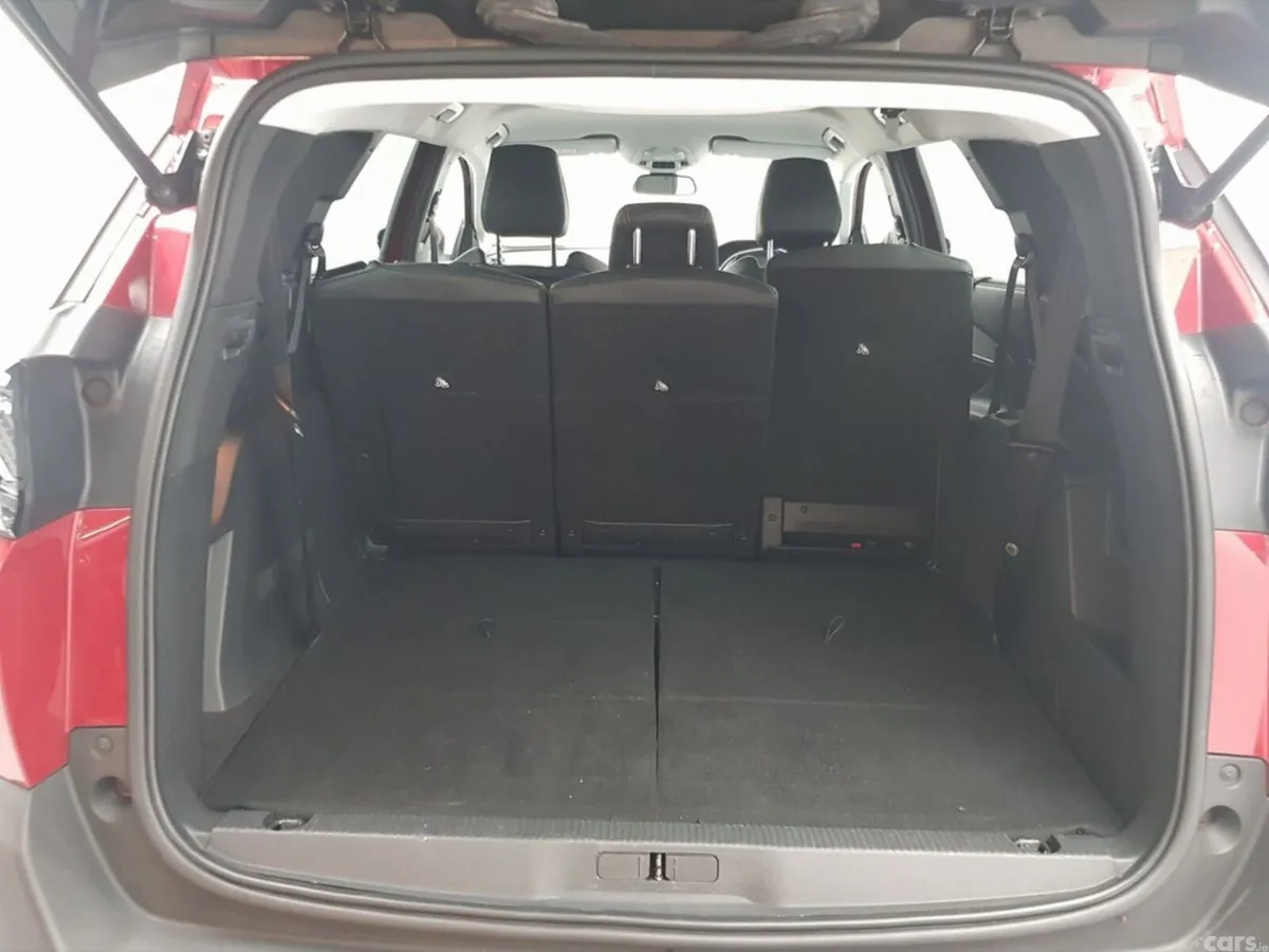 Peugeot 5008 MPV, Petrol, 2021, Red
