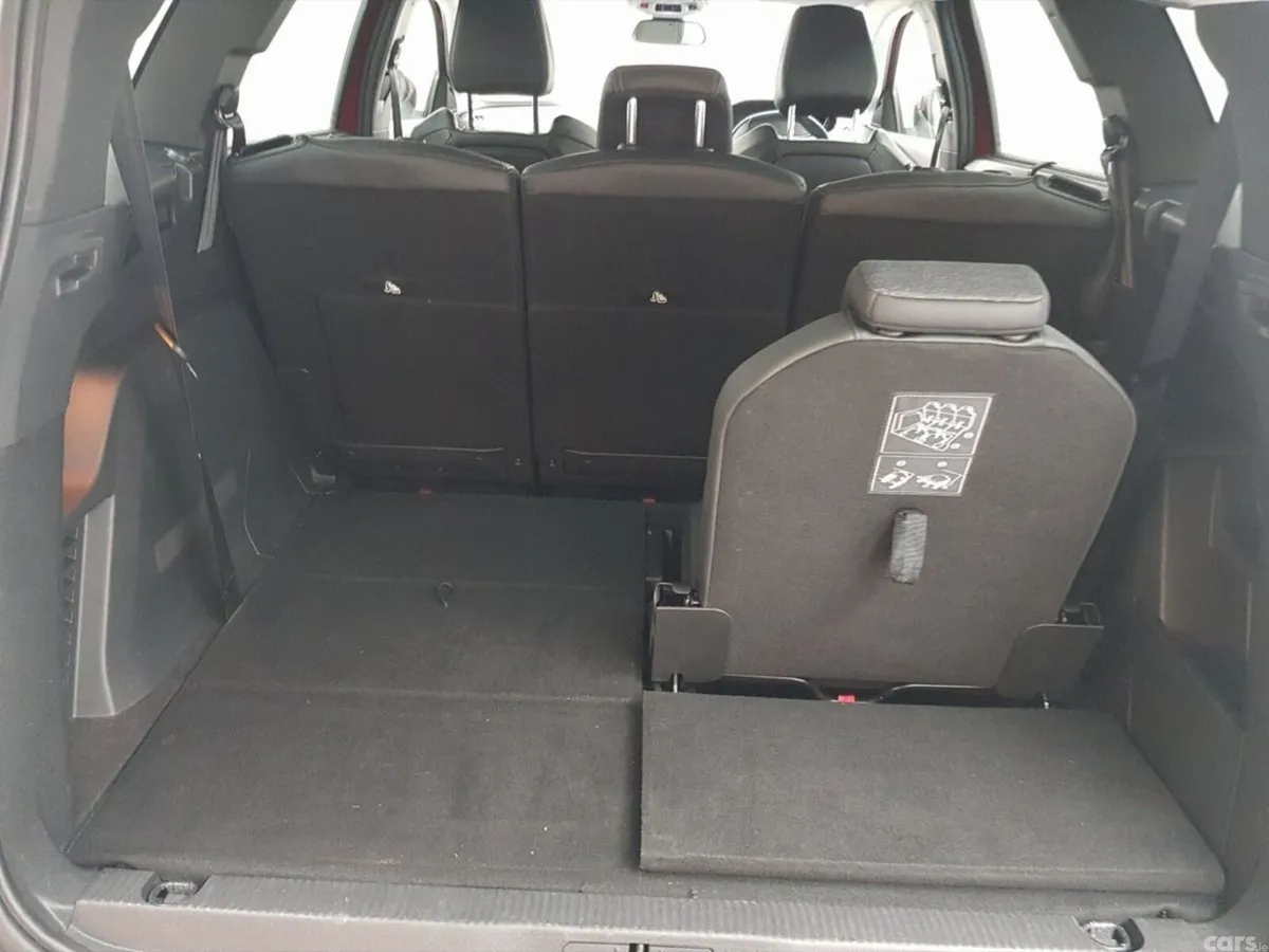 Peugeot 5008 MPV, Petrol, 2021, Red