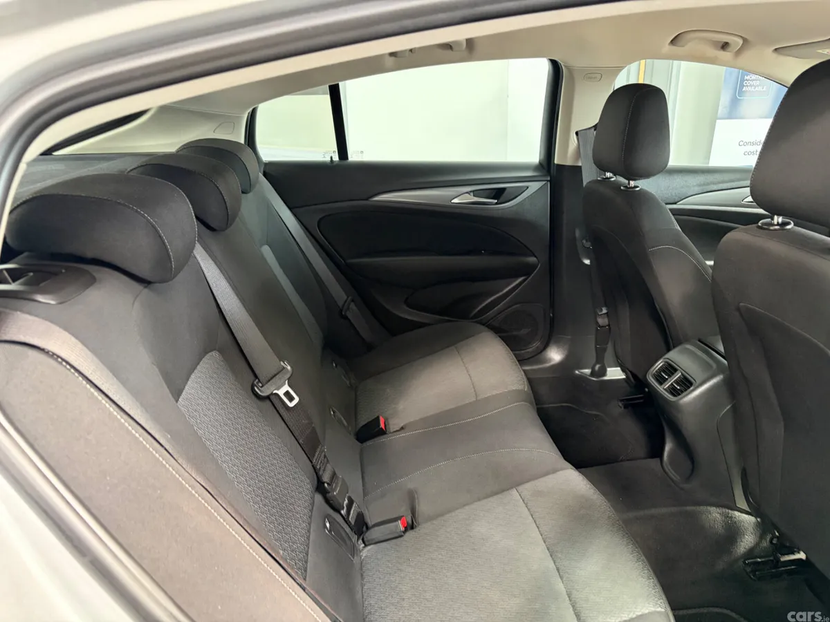 Opel Insignia Hatchback, Diesel, 2018, Grey