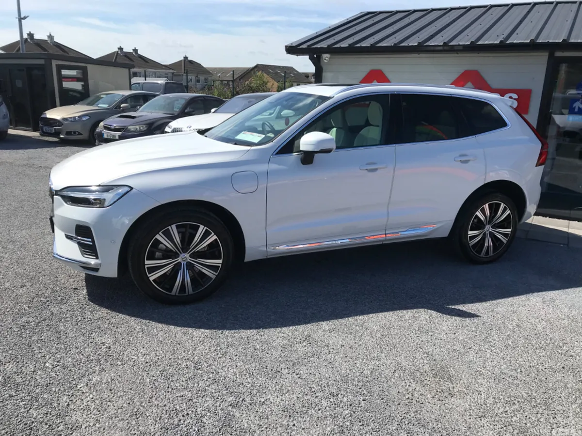 Volvo XC60 SUV, Petrol Plug-in Hybrid, 2022, White