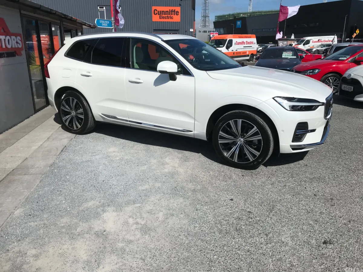 Volvo XC60 SUV, Petrol Plug-in Hybrid, 2022, White