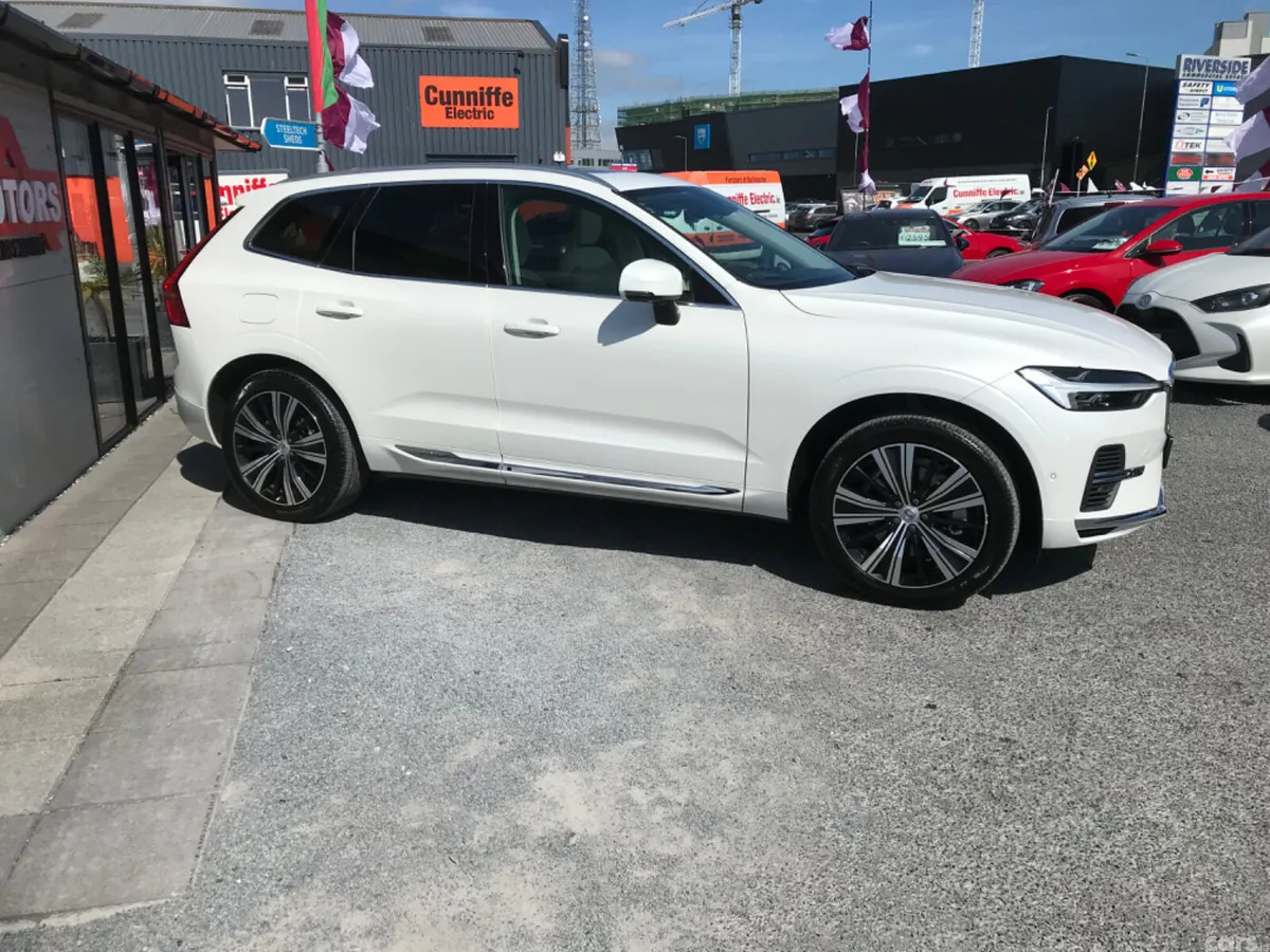 Volvo XC60 SUV, Petrol Plug-in Hybrid, 2022, White