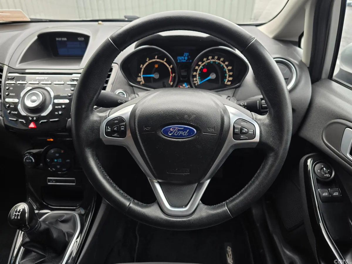 Ford Fiesta Hatchback, Petrol, 2015, Silver