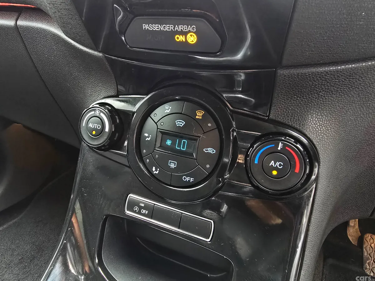 Ford Fiesta Hatchback, Petrol, 2015, Silver