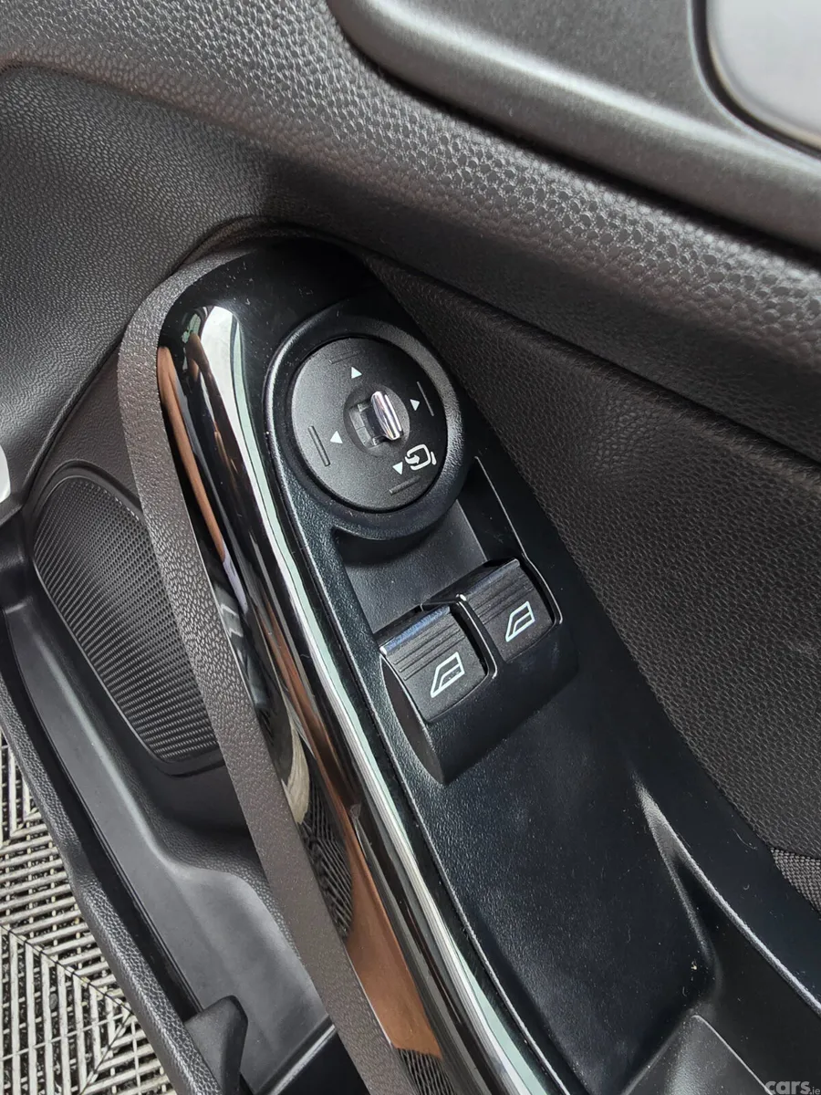 Ford Fiesta Hatchback, Petrol, 2015, Silver