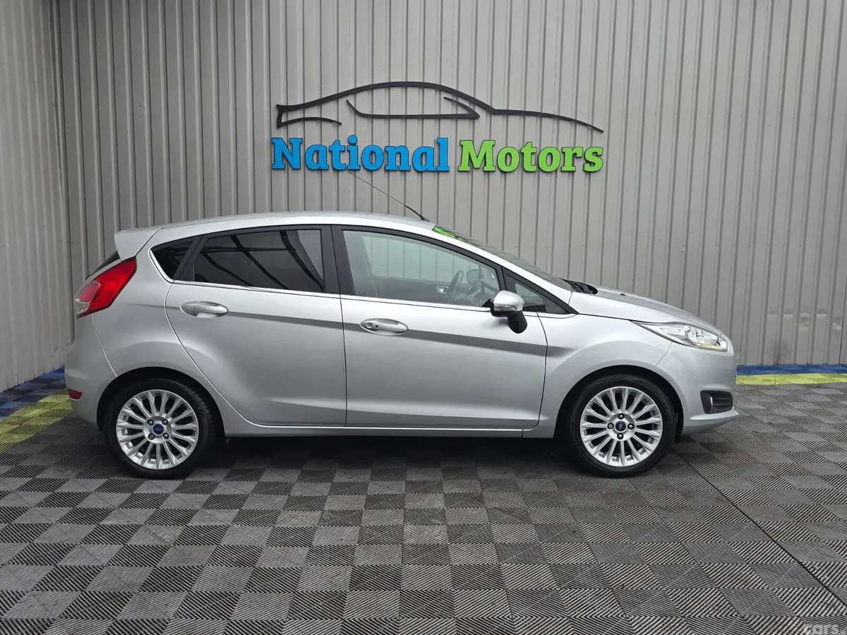 Ford Fiesta Hatchback, Petrol, 2015, Silver