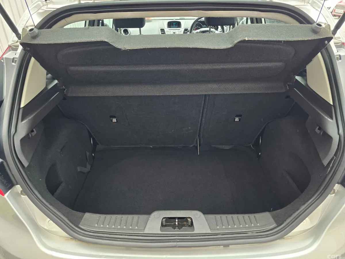 Ford Fiesta Hatchback, Petrol, 2015, Silver