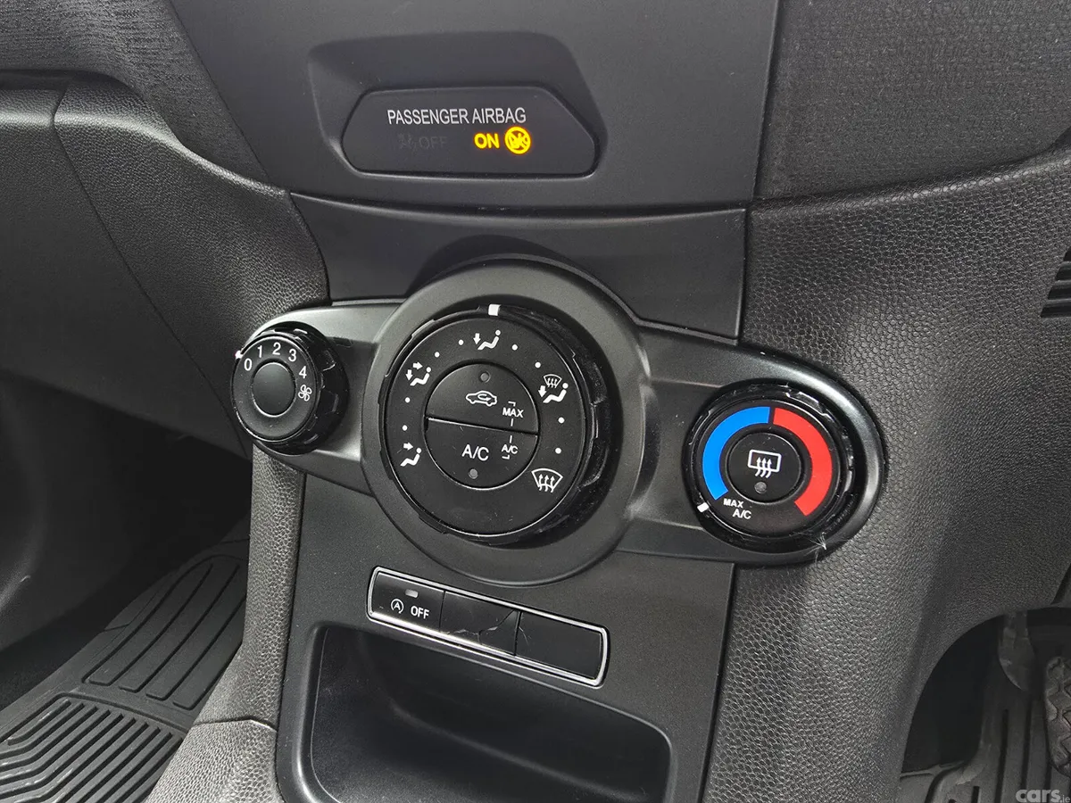 Ford Fiesta Hatchback, Petrol, 2015, Silver
